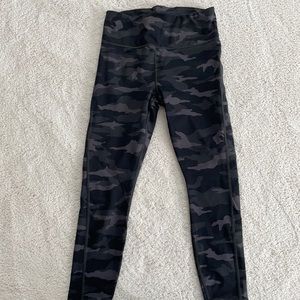 Athleta camo leggings. Ultimate 7/8 tight size small